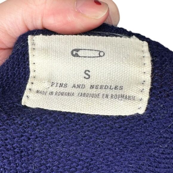 |EUC| PINS AND NEEDLES Embroidered Crewneck Sweater - Picture 5 of 6